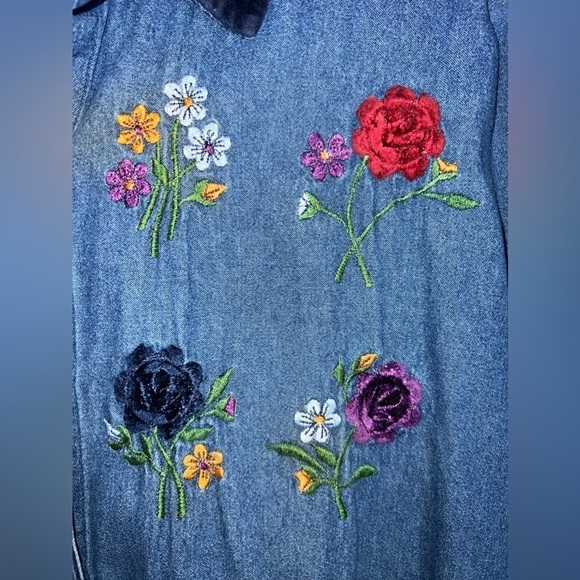 Vintage VICTORIA JONES Womens Dark Wash Denim Long Sleeve Shirt Embroidered - Picture 4 of 10